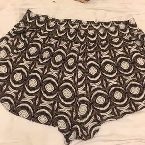 Patterned flowy shorts
